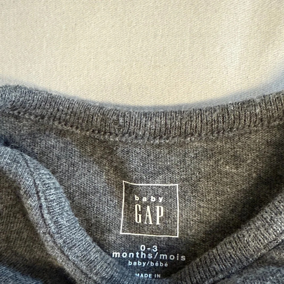 GAP Baby Grey long sleeve Onesie - Picture 2 of 3